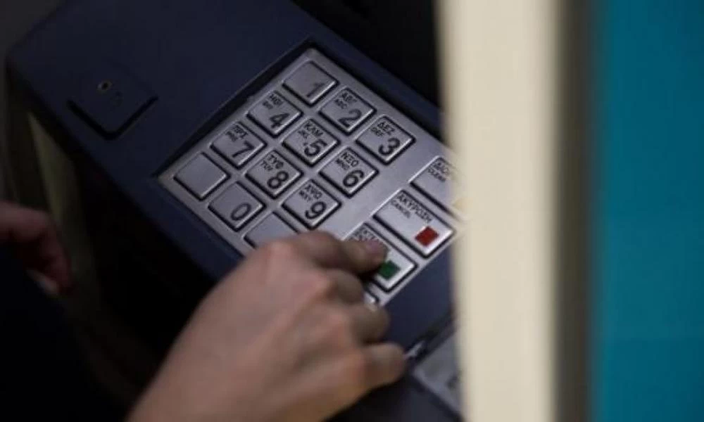 Δείτε πως κλέβουν κάρτες, μετρητά και pin στα ΑΤΜ, χωρίς να καταλάβουμε τίποτα